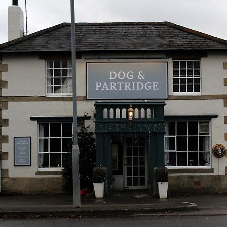Dog And Partridge Inn Калн Екстериор снимка