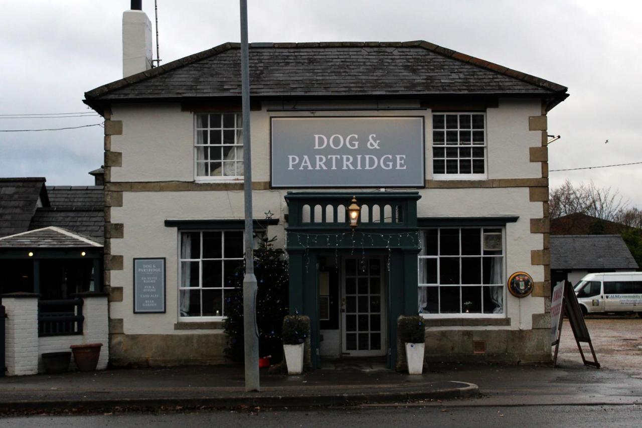 Dog And Partridge Inn Калн Екстериор снимка